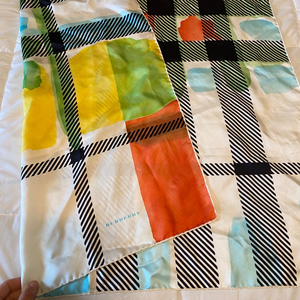 Large Burberry 100% silk scarf